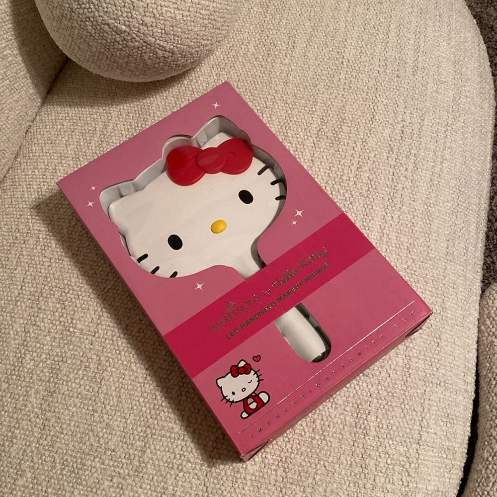 Impressions Vanity Hello Kitty LED Handheld Makeup Mirror